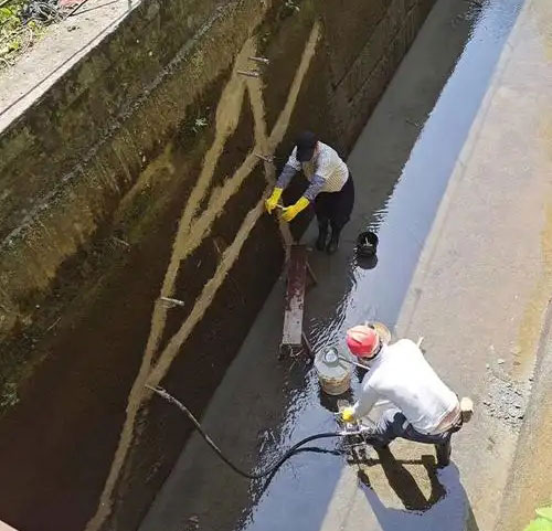 九真镇污水池堵漏