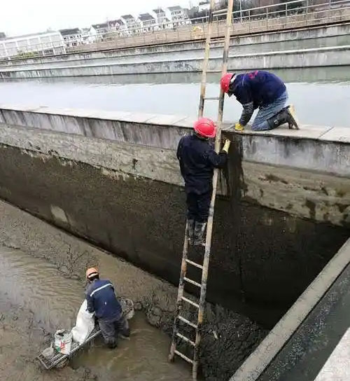 九真镇污水池堵漏